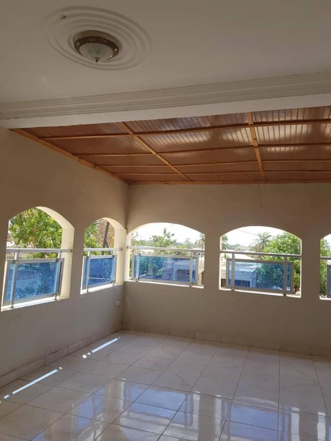 Touray Guest House Old Yundum Zewnętrze zdjęcie
