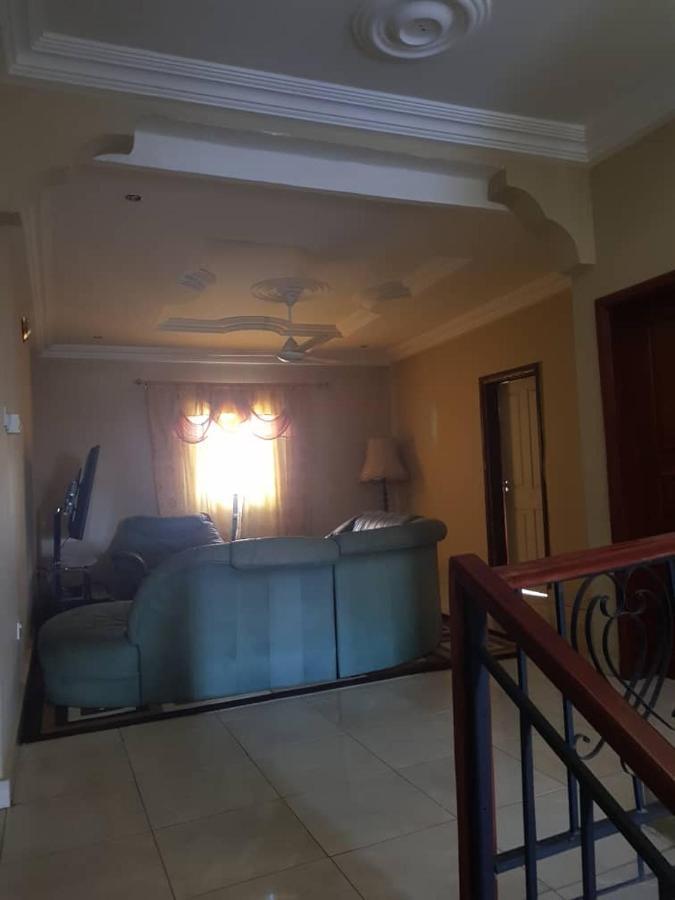 Touray Guest House Old Yundum Zewnętrze zdjęcie